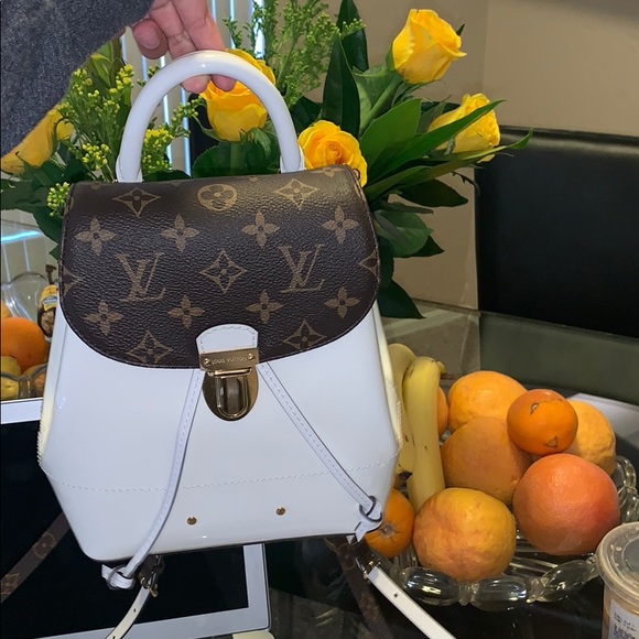 SOLD!!!! Louis Vuitton Hot Springs Snow❄️ - Picture 2 of 8